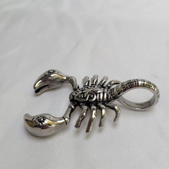 Steel scorpion pendant - Picture 3 of 6